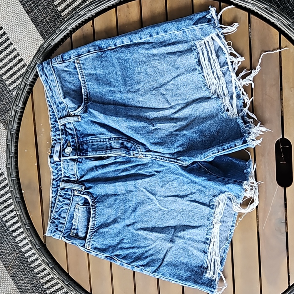 Forever 21 denim distressed shorts sz 31 no stretch used good condition